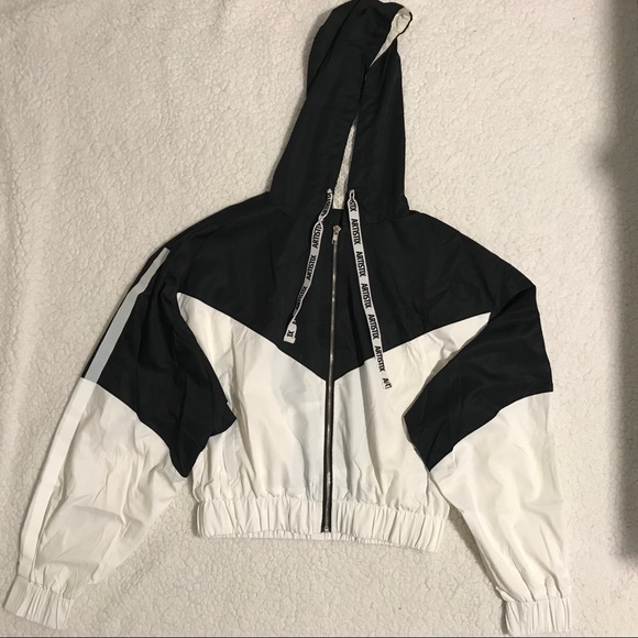 ARTISTIX Woman's Cropped jacket black and … - Picture 4 of 9